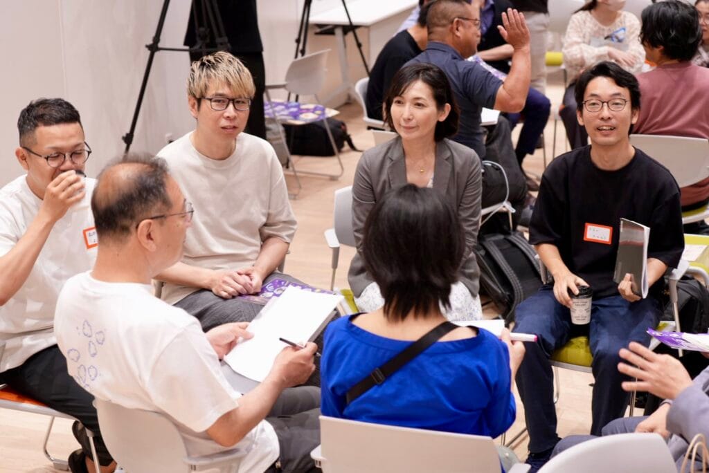 参加者同士でおでかけ企画を考えるワークの様子
